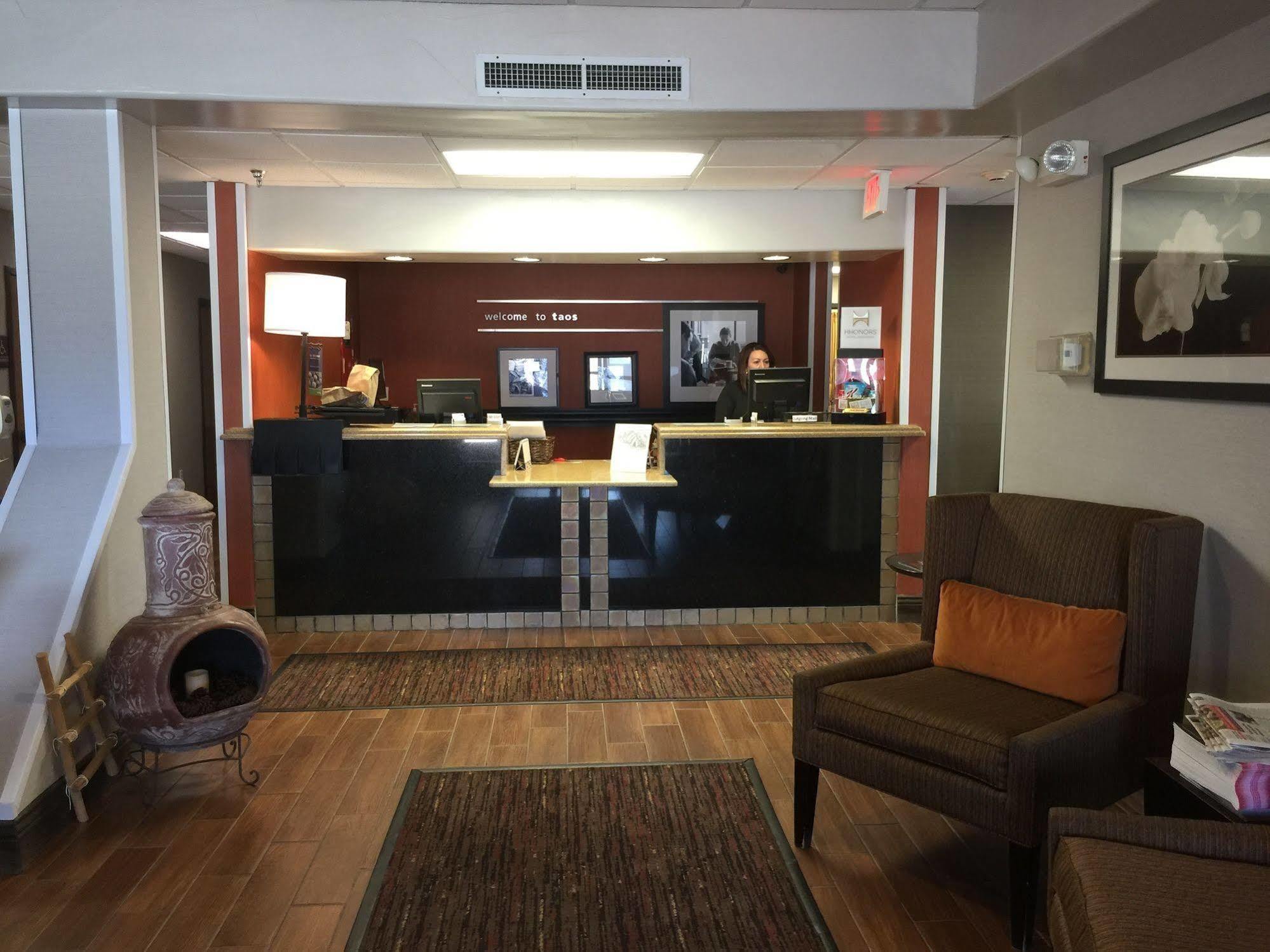 Hampton Inn Таос Экстерьер фото
