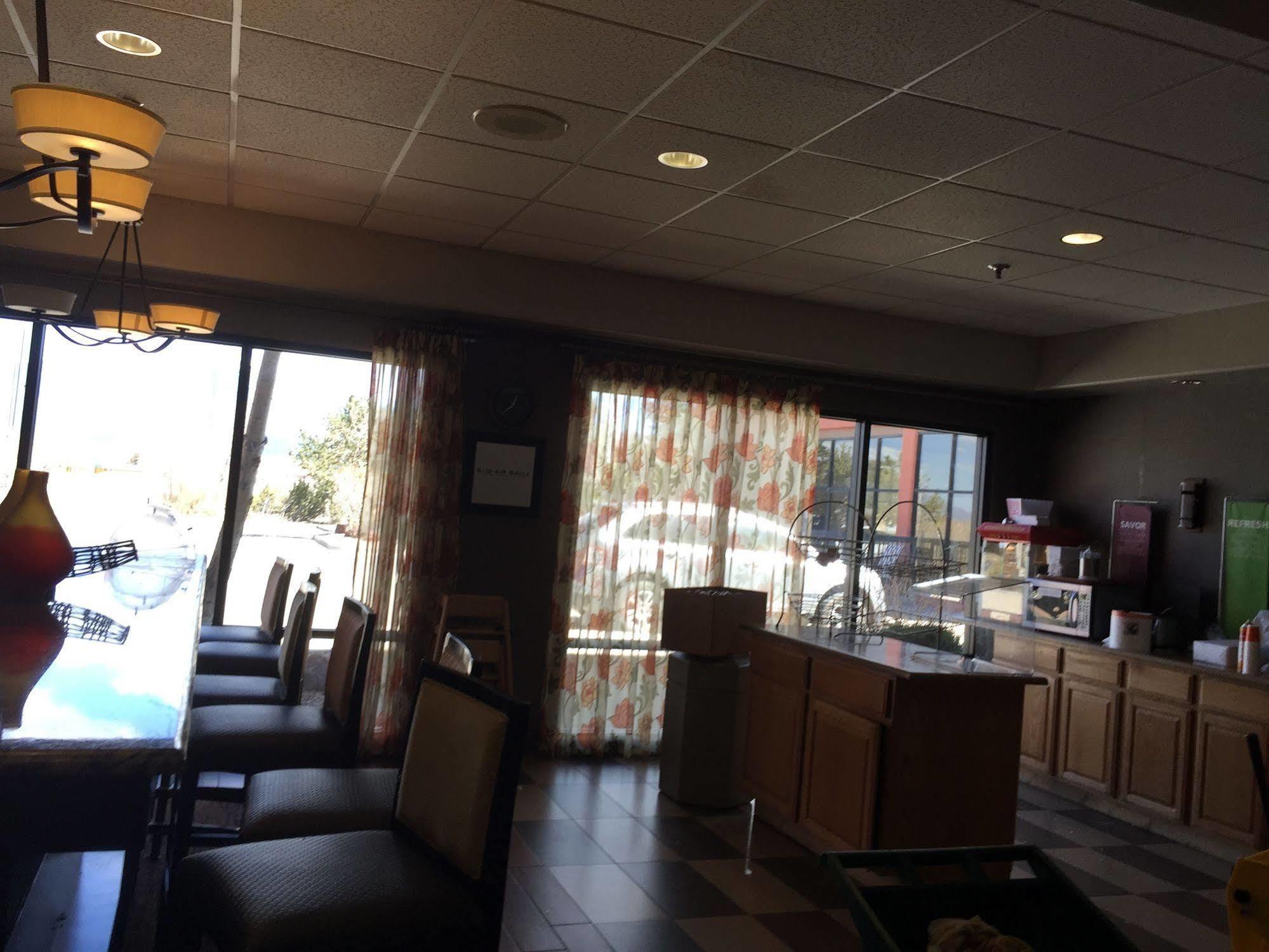 Hampton Inn Таос Экстерьер фото